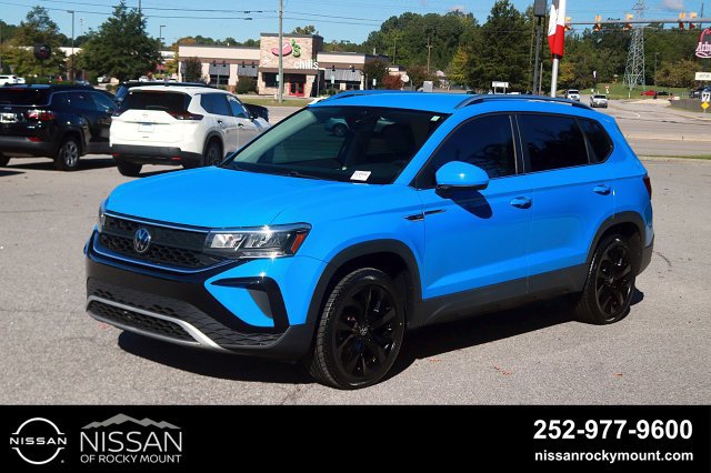 Used 2023 Volkswagen Taos SE w/ Black Wheel Package FWD image 3