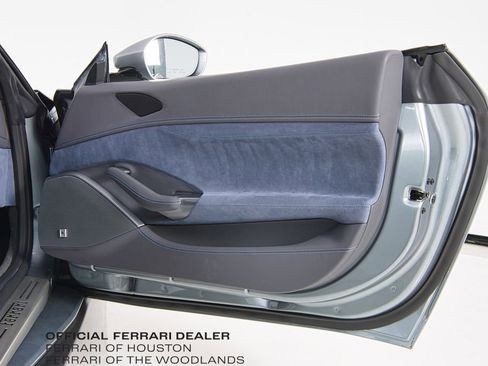 Used 2019 Ferrari Portofino image 21