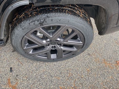 Certified 2025 Jeep Compass Limited w/ High Altitude Package image 9