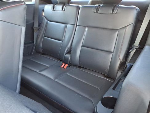 Used 2025 Ford Explorer ST-Line w/ ST-Line Street Pack image 12