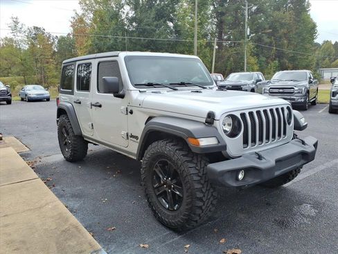 Used 2022 Jeep Wrangler Unlimited Sport image 3
