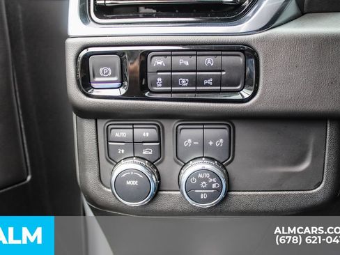 Used 2025 GMC Yukon XL Denali AWD/4WD image 32