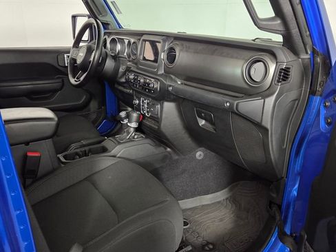 Used 2023 Jeep Gladiator Sport image 32