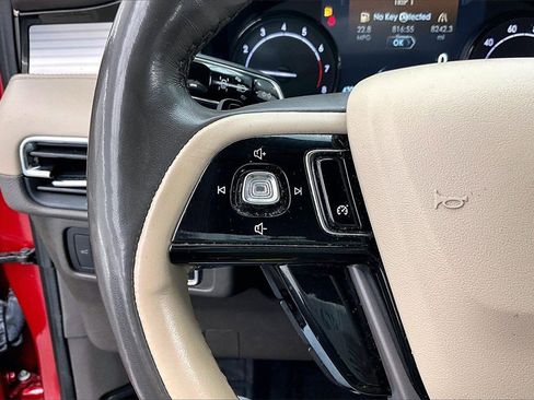 Used 2022 Lincoln Corsair FWD w/ Premium Package image 18