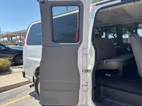 Used 2020 Chevrolet Express 3500 LT w/ LT Preferred Equipment Group RWD image 22