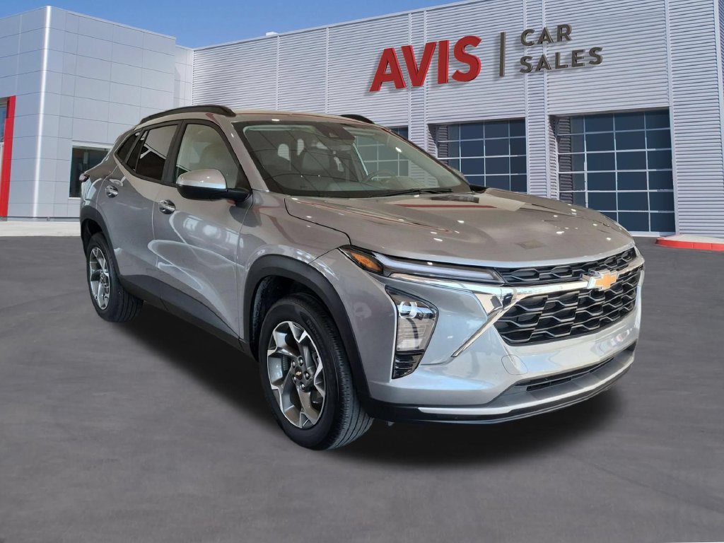 Used 2026 Chevrolet Trax LT FWD image 3