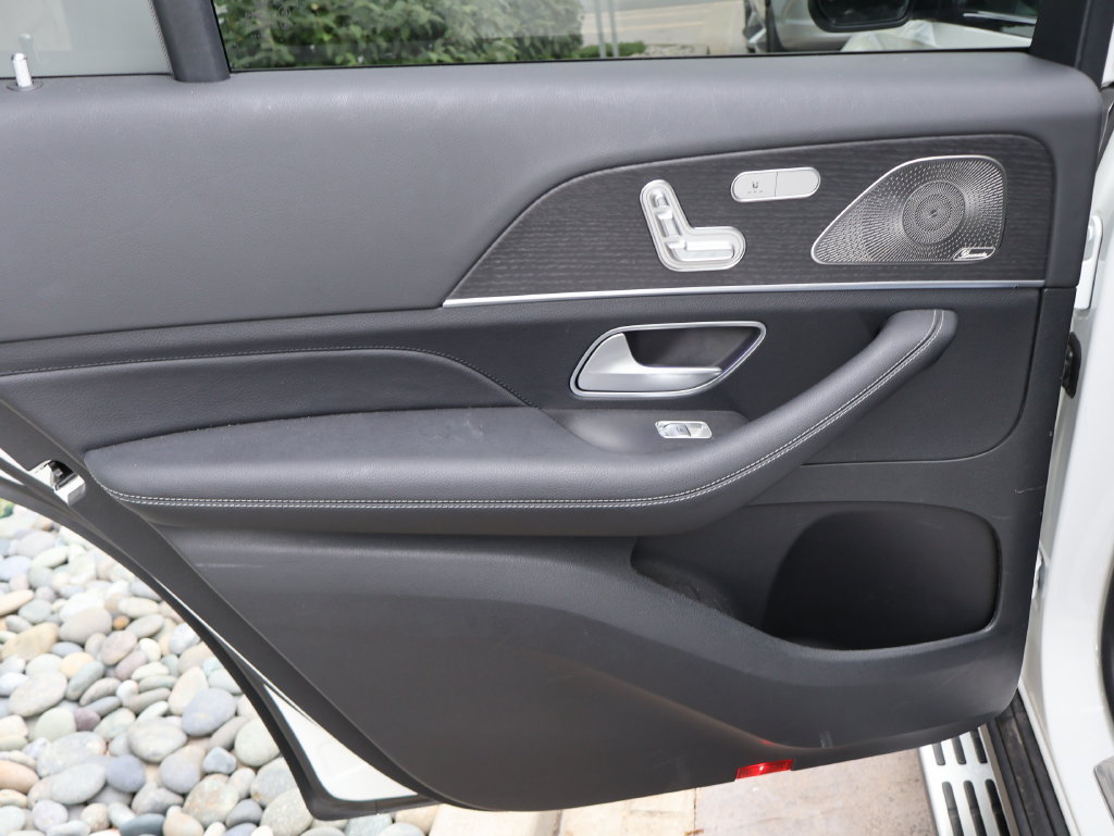 Used 2024 Mercedes-Benz GLS 450 4MATIC image 15