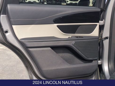 Used 2024 Lincoln Nautilus Reserve image 24