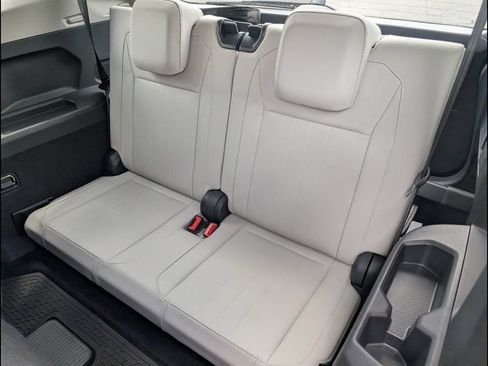 Used 2022 Volkswagen Tiguan SE FWD image 8