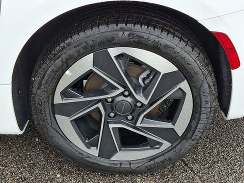 New 2027 Chrysler Pacifica Limited FWD image 5
