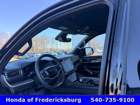 Used 2024 Jeep Wagoneer L Series II w/ Flexible Seating Group image 39