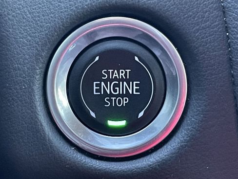 Used 2024 Chevrolet Suburban Premier image 22