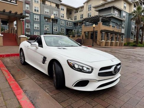 Used 2018 Mercedes-Benz SL 550 image 18