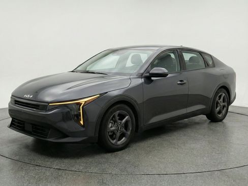 Used 2025 Kia K4 FWD image 3