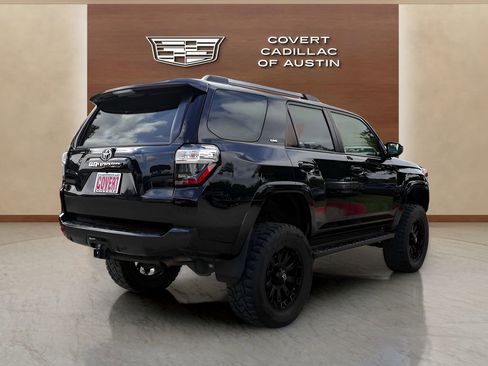 Used 2019 Toyota 4Runner SR5 AWD/4WD image 4