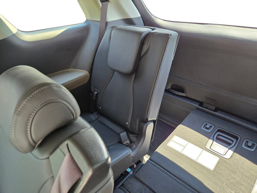 Certified 2025 Kia Carnival FWD image 18