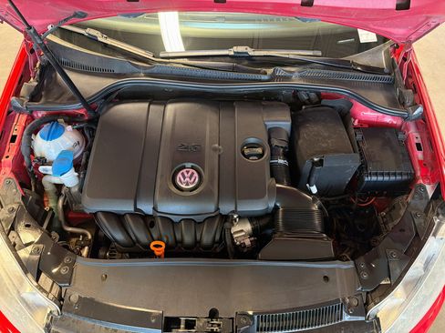 Used 2012 Volkswagen Golf 2-Door FWD image 28
