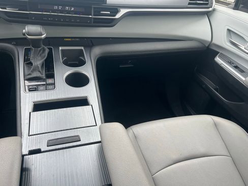 Used 2025 Toyota Sienna XLE FWD image 36