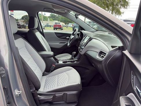 Used 2018 Chevrolet Equinox LT FWD image 16