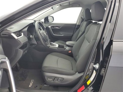 Used 2022 Toyota RAV4 XLE image 18