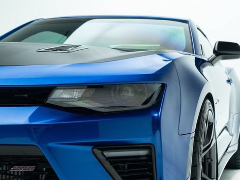 Used 2017 Chevrolet Camaro SS RWD image 11