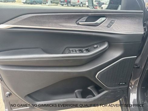 Used 2022 Jeep Grand Cherokee Limited 4xe image 17