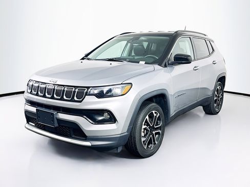 Used 2022 Jeep Compass Limited image 3