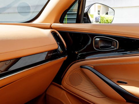 Used 2025 Aston Martin DBX 707 image 46