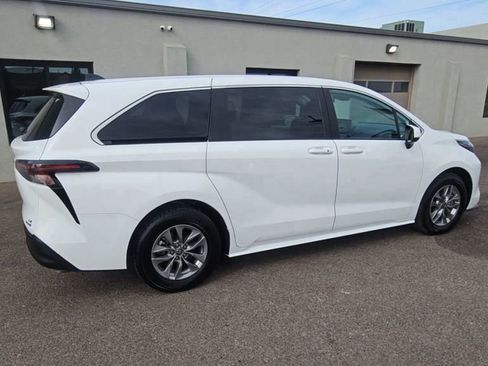 Used 2023 Toyota Sienna LE image 8