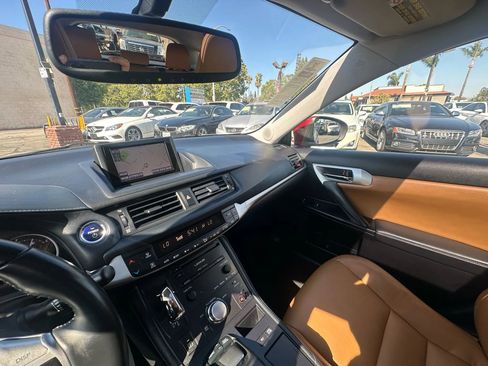 Used 2013 Lexus CT 200h image 28
