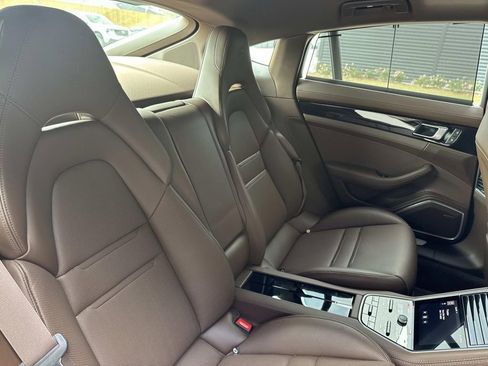 Used 2023 Porsche Panamera image 14