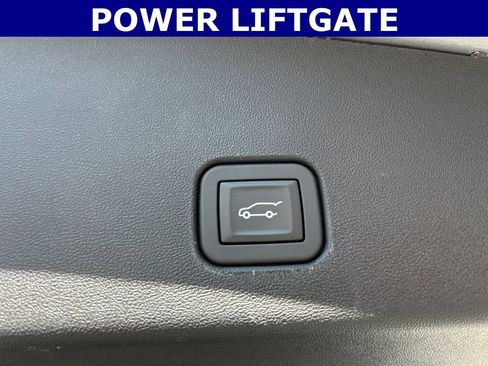 Used 2025 Cadillac Optiq Luxury 1 image 18