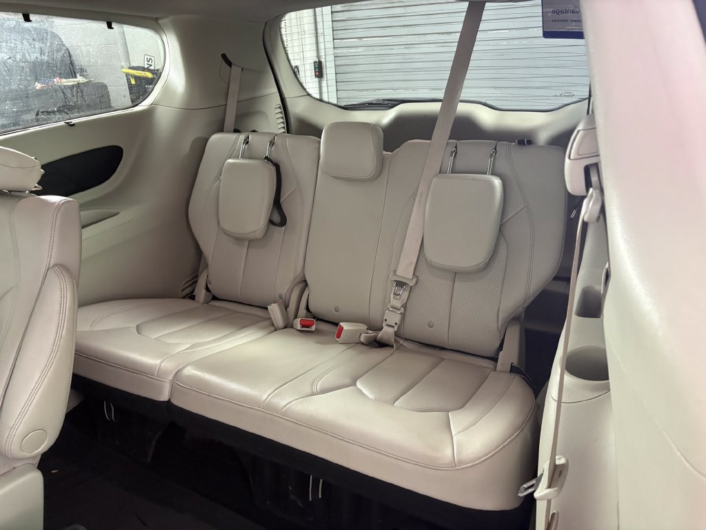 Used 2021 Chrysler Pacifica Touring-L AWD/4WD image 29