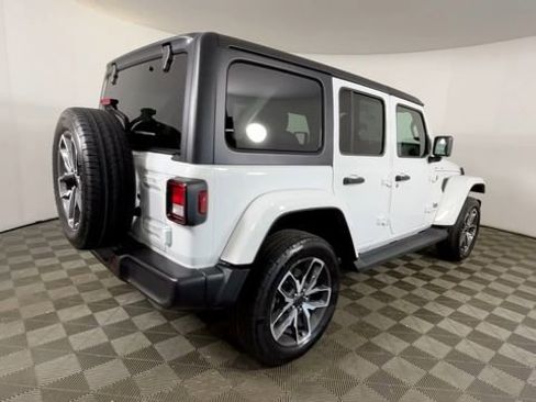 Used 2024 Jeep Wrangler Unlimited w/ Convenience Group AWD/4WD image 5