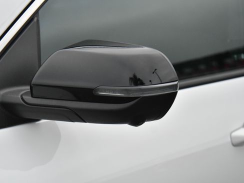 Used 2024 Chevrolet Traverse LT image 13