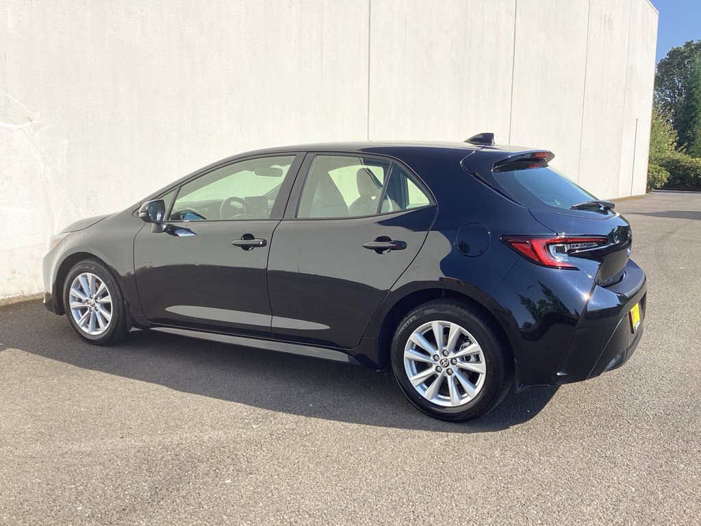 Certified 2025 Toyota Corolla SE w/ SE Package FWD image 9