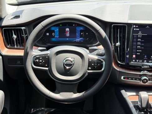 Certified 2024 Volvo XC60 B5 Plus w/ Protection Package Premier AWD/4WD image 17
