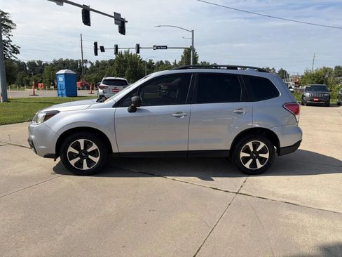 Used 2017 Subaru Forester 2.5i w/ Alloy Wheel Package AWD/4WD image 5