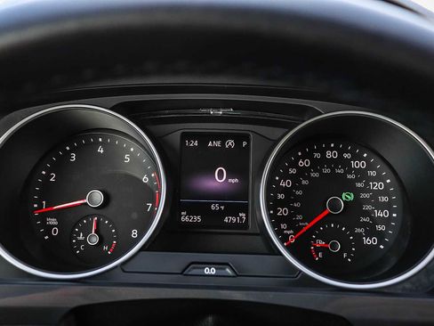 Used 2018 Volkswagen Tiguan SEL image 24