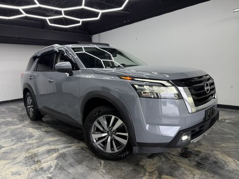 Used 2022 Nissan Pathfinder SL image 5