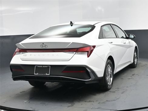 New 2026 Hyundai Elantra SE image 19