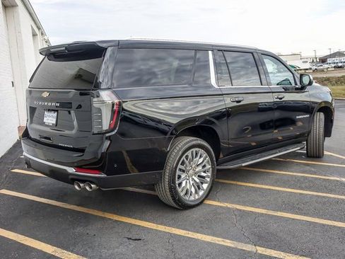 New 2026 Chevrolet Suburban Premier image 6