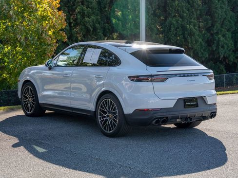 Certified 2023 Porsche Cayenne Coupe image 3