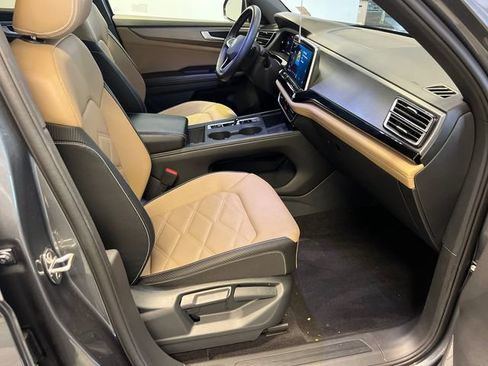 Certified 2024 Volkswagen Atlas Cross Sport SE FWD image 10