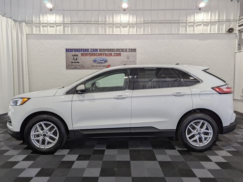 Used 2024 Ford Edge SEL w/ Convenience Package AWD/4WD image 2