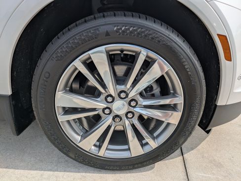 Used 2021 Cadillac XT5 Premium Luxury w/ Platinum Package FWD image 9