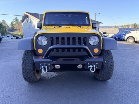 Used 2015 Jeep Wrangler Unlimited Sahara w/ Connectivity Group image 8