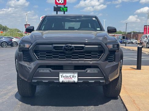 Certified 2024 Toyota Tacoma TRD Off-Road AWD/4WD image 8