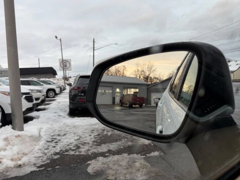 Used 2020 Toyota RAV4 XLE image 18