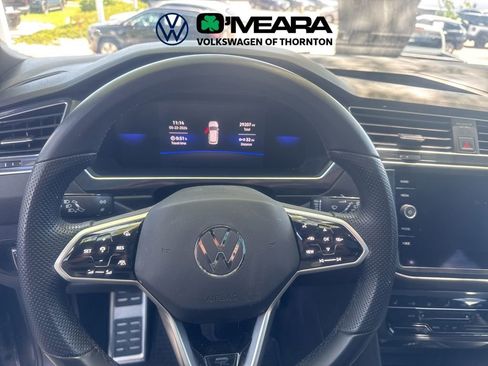 Used 2023 Volkswagen Tiguan SE R-Line AWD/4WD image 3